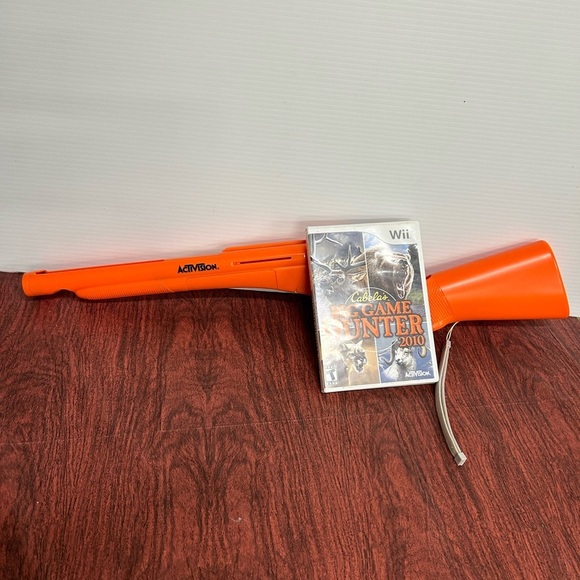 Nintendo Wii CABELA'S BIG GAME HUNTER 2010 & Activision Top Shot Peripheral Gun - Picture 1 of 5